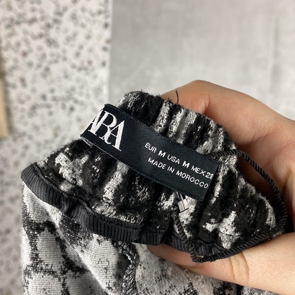 Zara black leopard tapered ankle pants - Picture 6 of 6